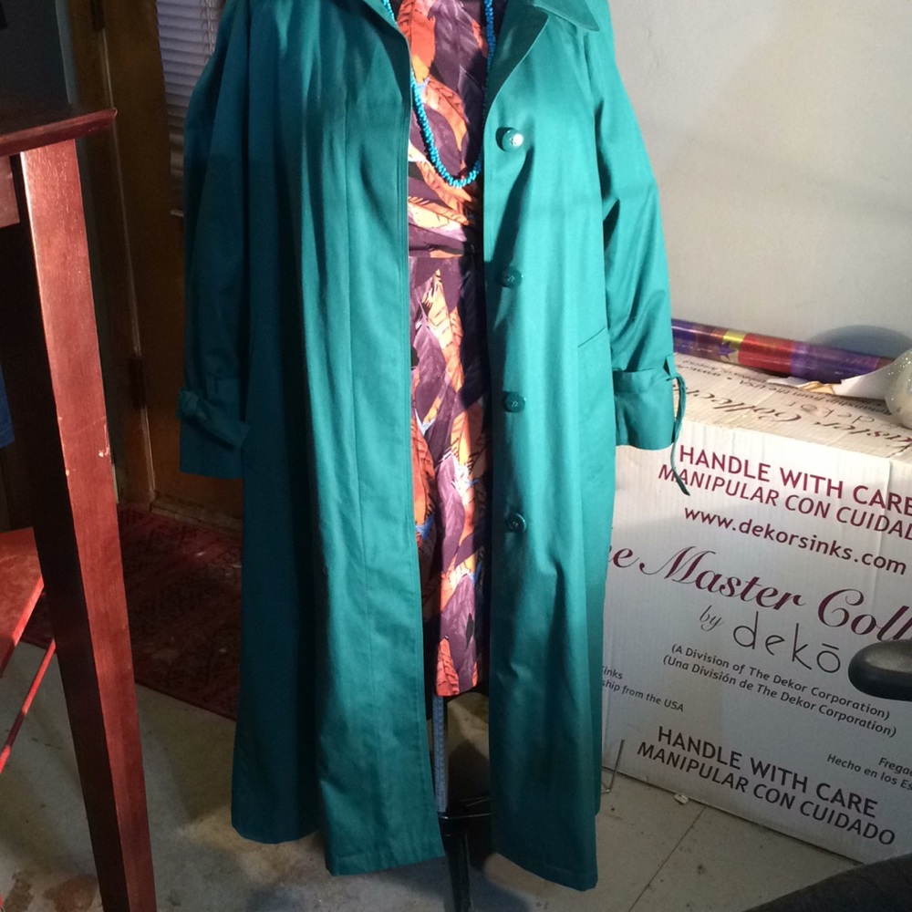 Beautiful classic coat - Picture 1 of 4